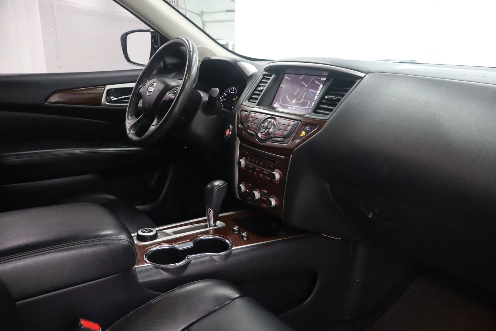 Used 2017 Nissan Pathfinder Platinum w/ Cargo Package AWD/4WD image 35