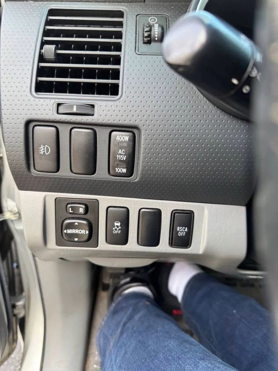 Used 2011 Toyota Tacoma 4x4 Access Cab V6 w/ TRD Sport Pkg image 7