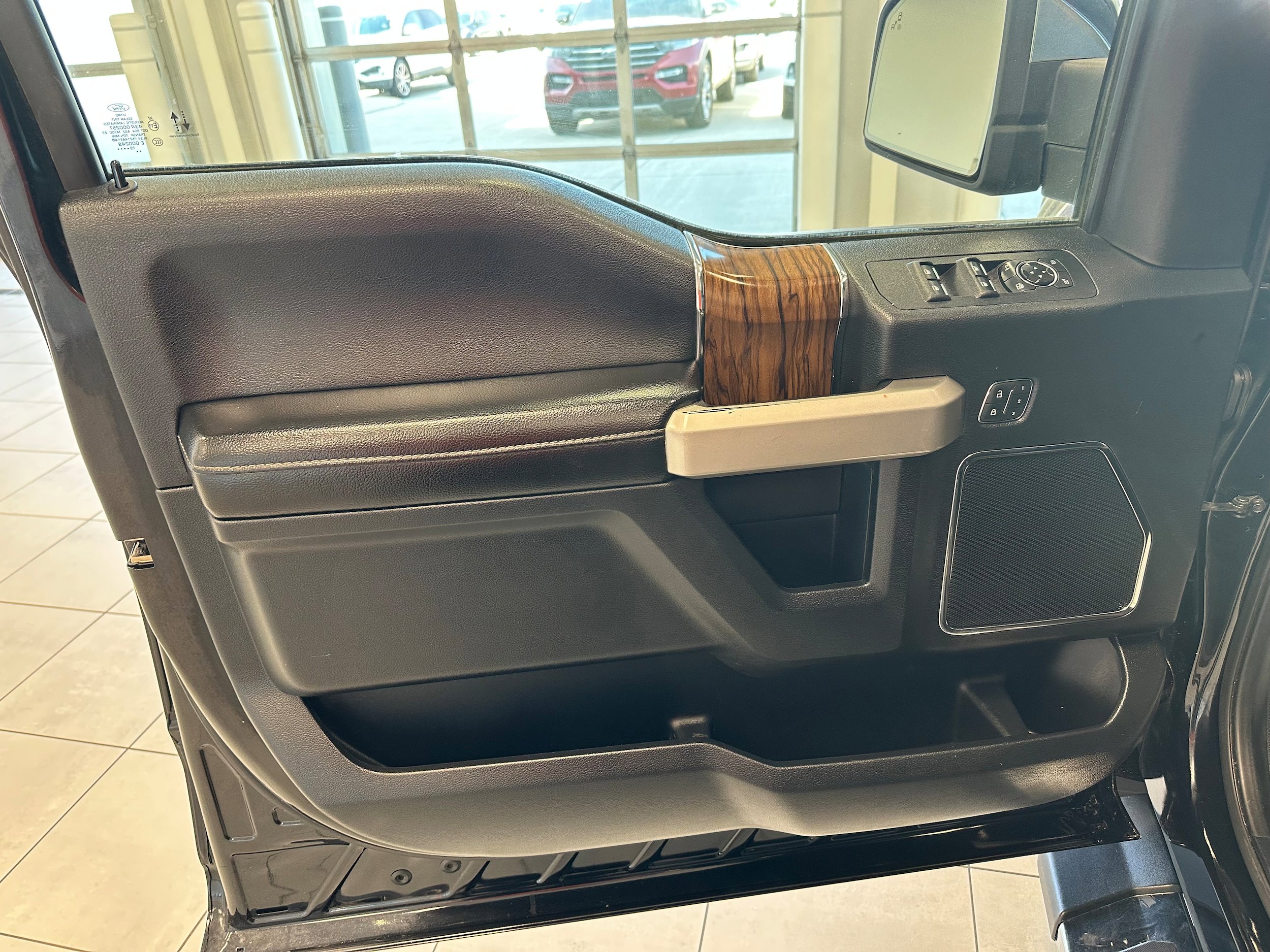 Used 2019 Ford F150 Lariat w/ Equipment Group 502A Luxury AWD/4WD image 12