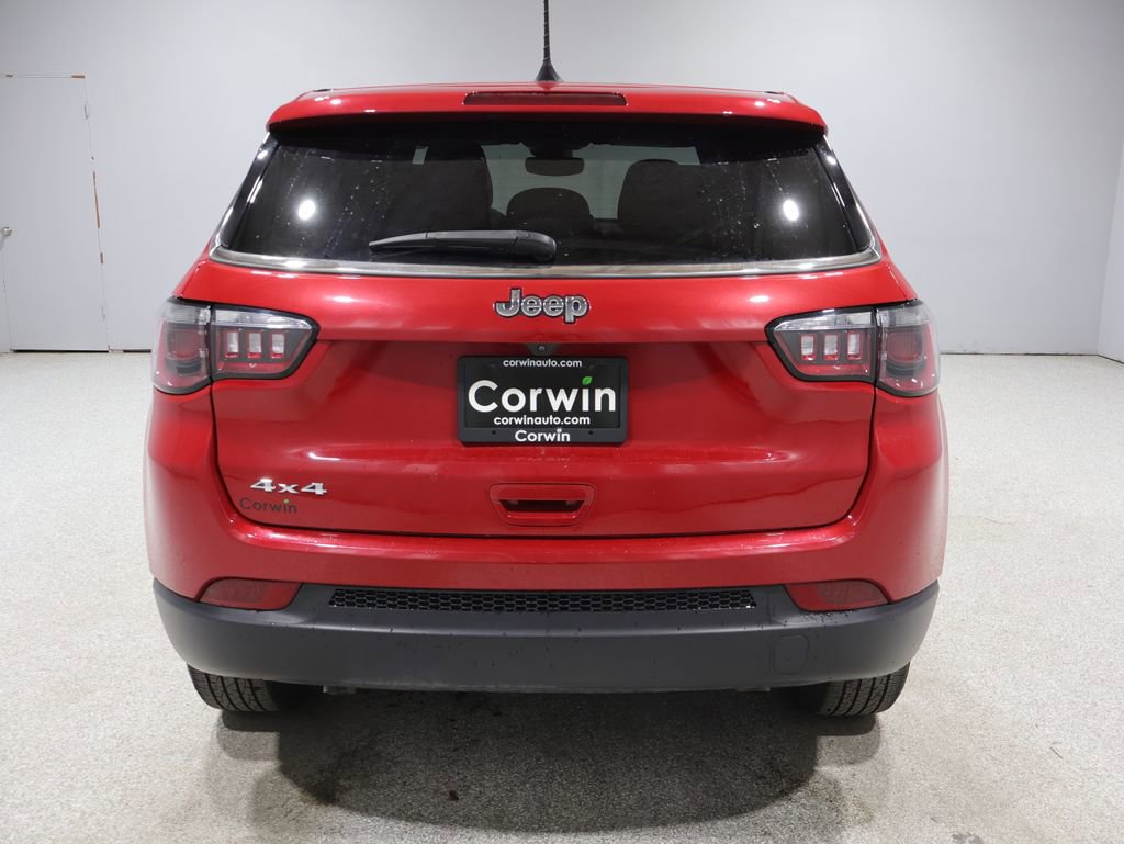 Used 2024 Jeep Compass Sport AWD/4WD image 3