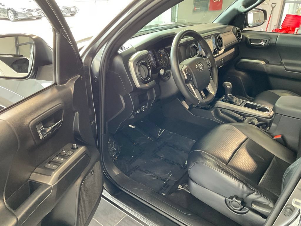 Used 2019 Toyota Tacoma Limited AWD/4WD image 9
