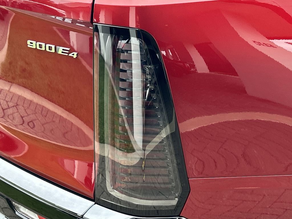 New 2026 Cadillac Vistiq Sport image 8