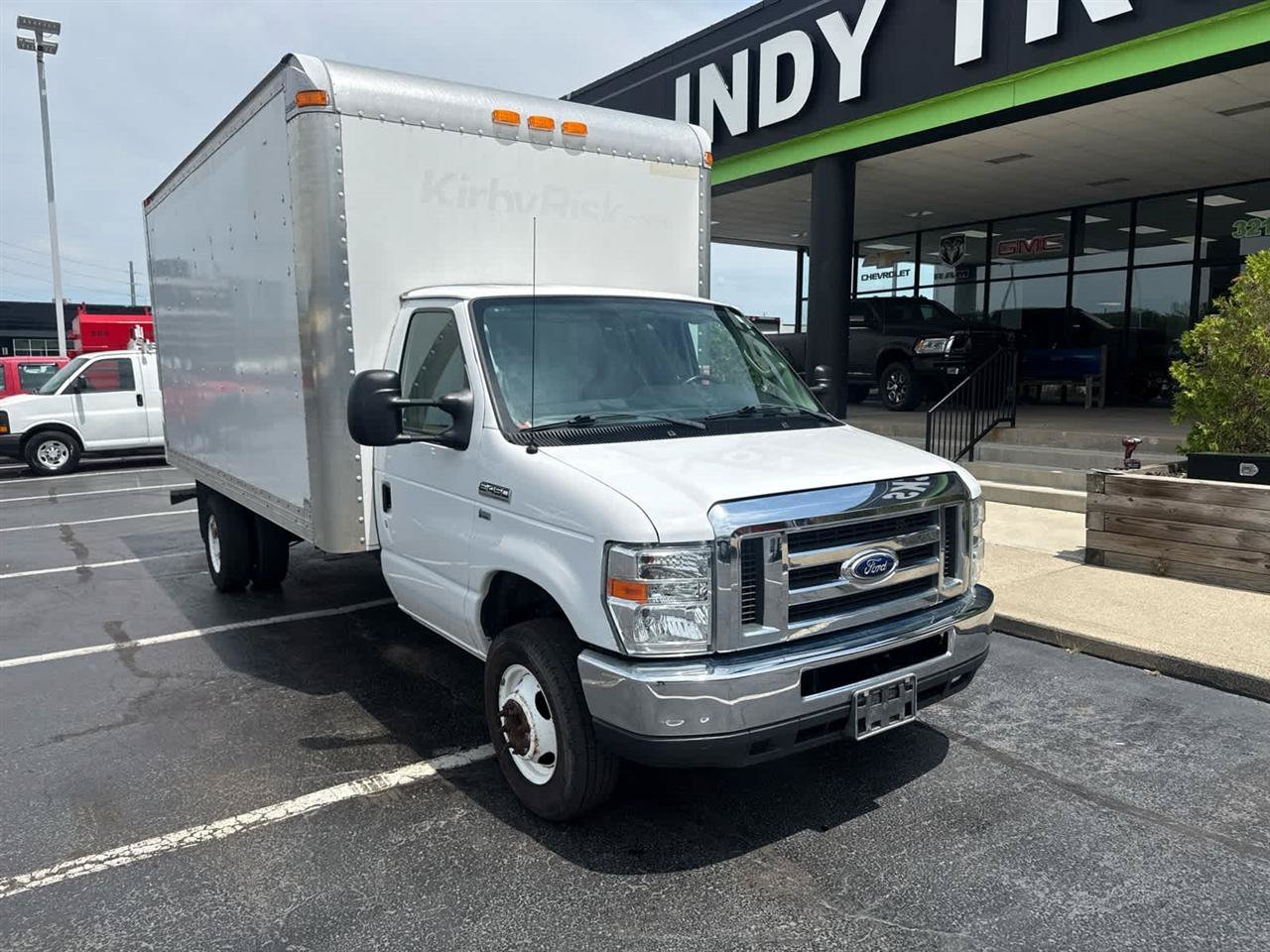 Used 2016 Ford E-450 and Econoline 450 Super Duty w/ Exterior Upgrade Package RWD image 3