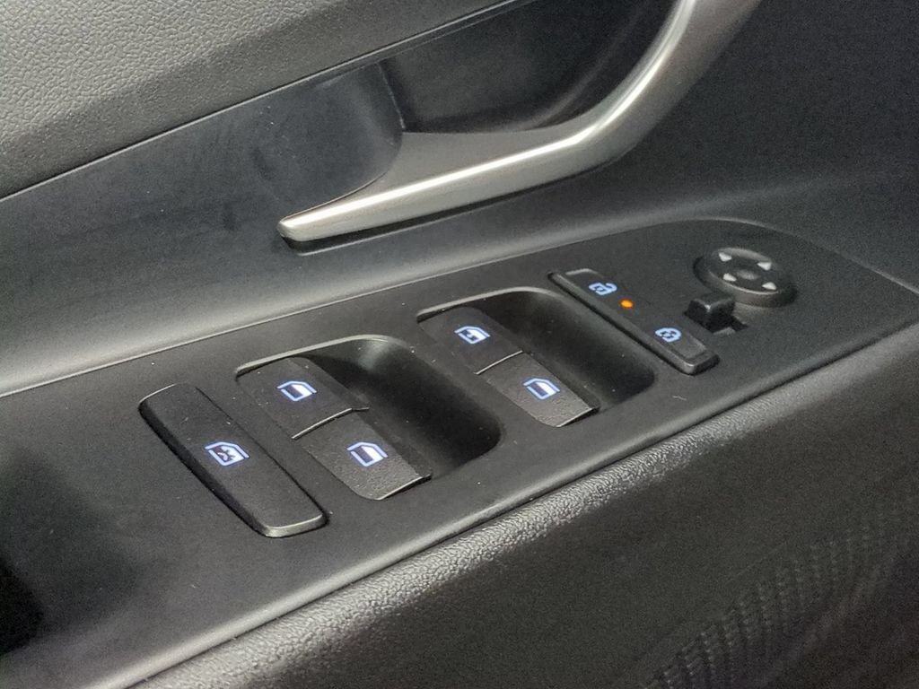 Used 2025 Hyundai Elantra SE FWD image 28