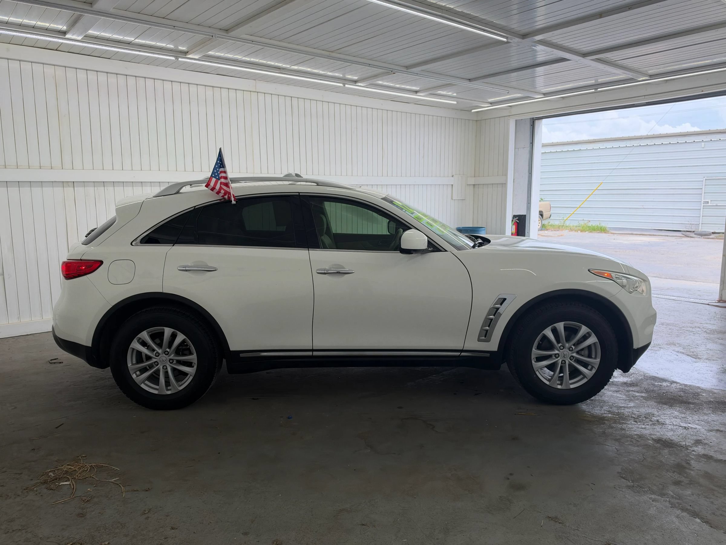 Used 2012 INFINITI FX35 2WD w/ Premium Pkg image 4