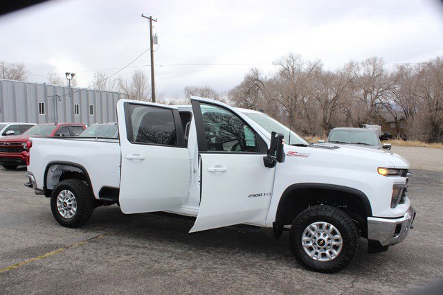 Used 2024 Chevrolet Silverado 2500 LT w/ Convenience Package image 19