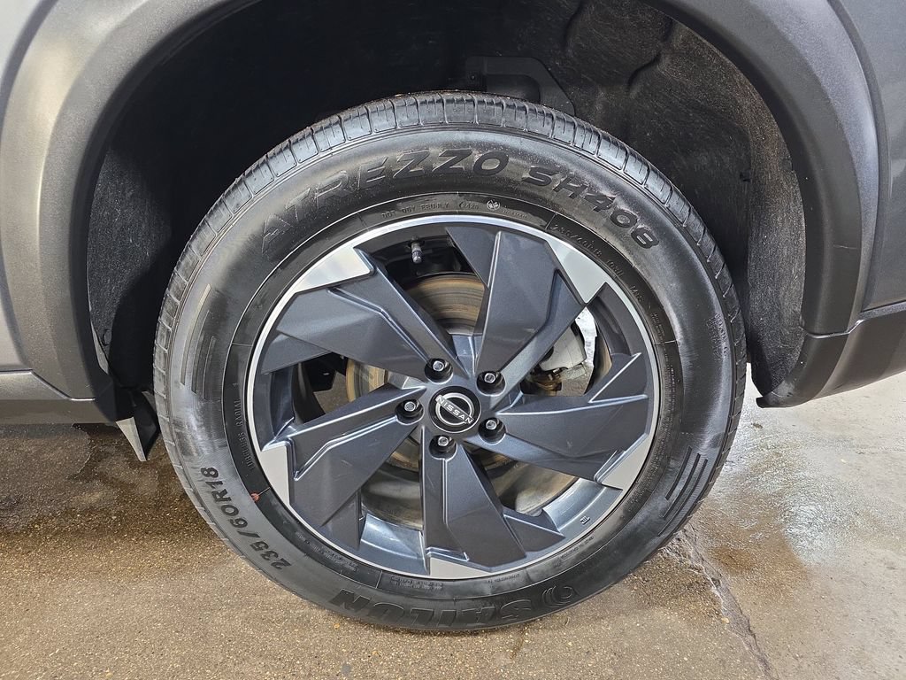 Used 2024 Nissan Rogue SV AWD/4WD image 32
