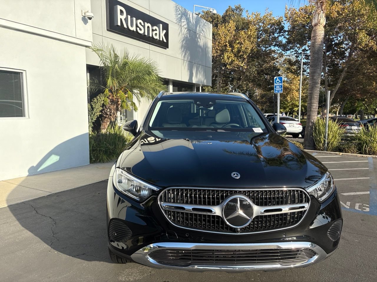 Used 2025 Mercedes-Benz GLC 350e 4MATIC image 2