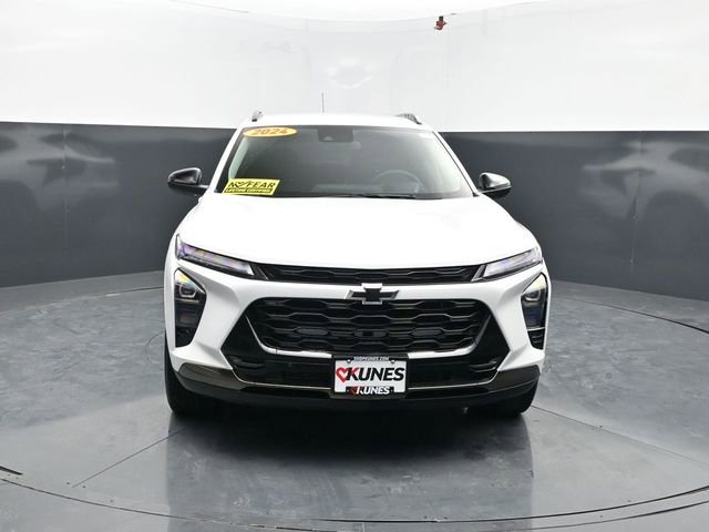 Used 2024 Chevrolet Trax ACTIV w/ Driver Confidence Package FWD image 2