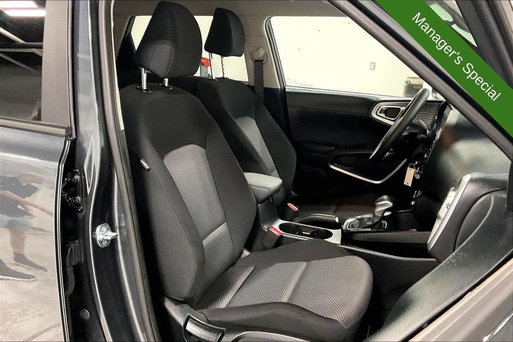 Used 2025 Kia Soul LX w/ LX Technology Package FWD image 9