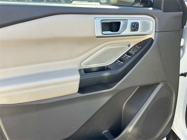 Used 2020 Ford Explorer Platinum w/ Premium Technology Package image 29