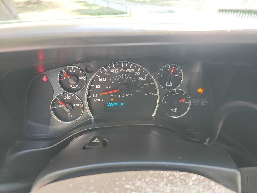 Used 2018 Chevrolet Express 2500 w/ Driver Convenience Package RWD image 19