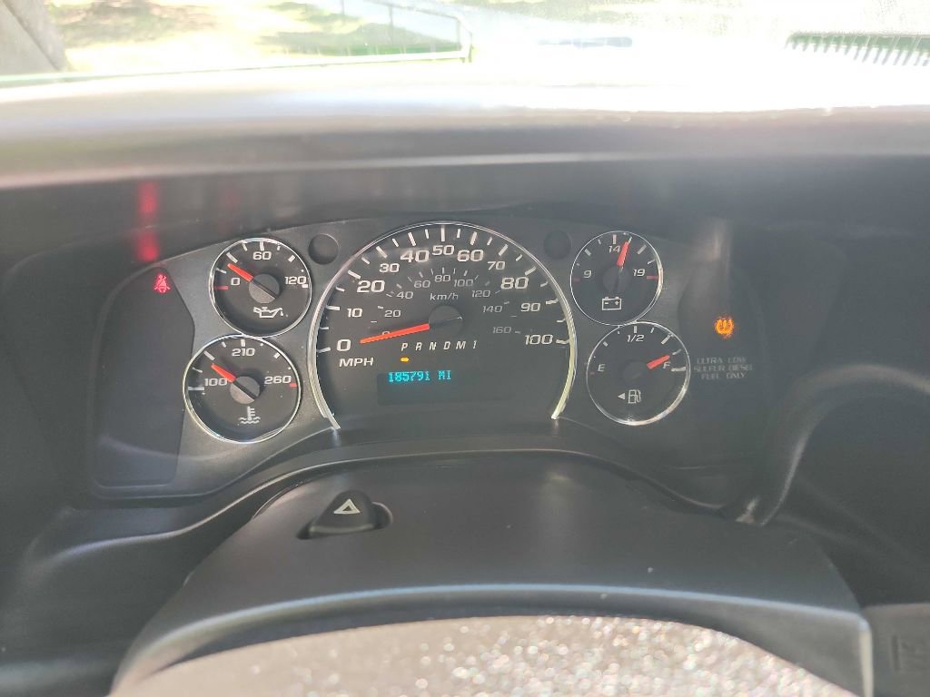 Used 2018 Chevrolet Express 2500 w/ Driver Convenience Package RWD image 19