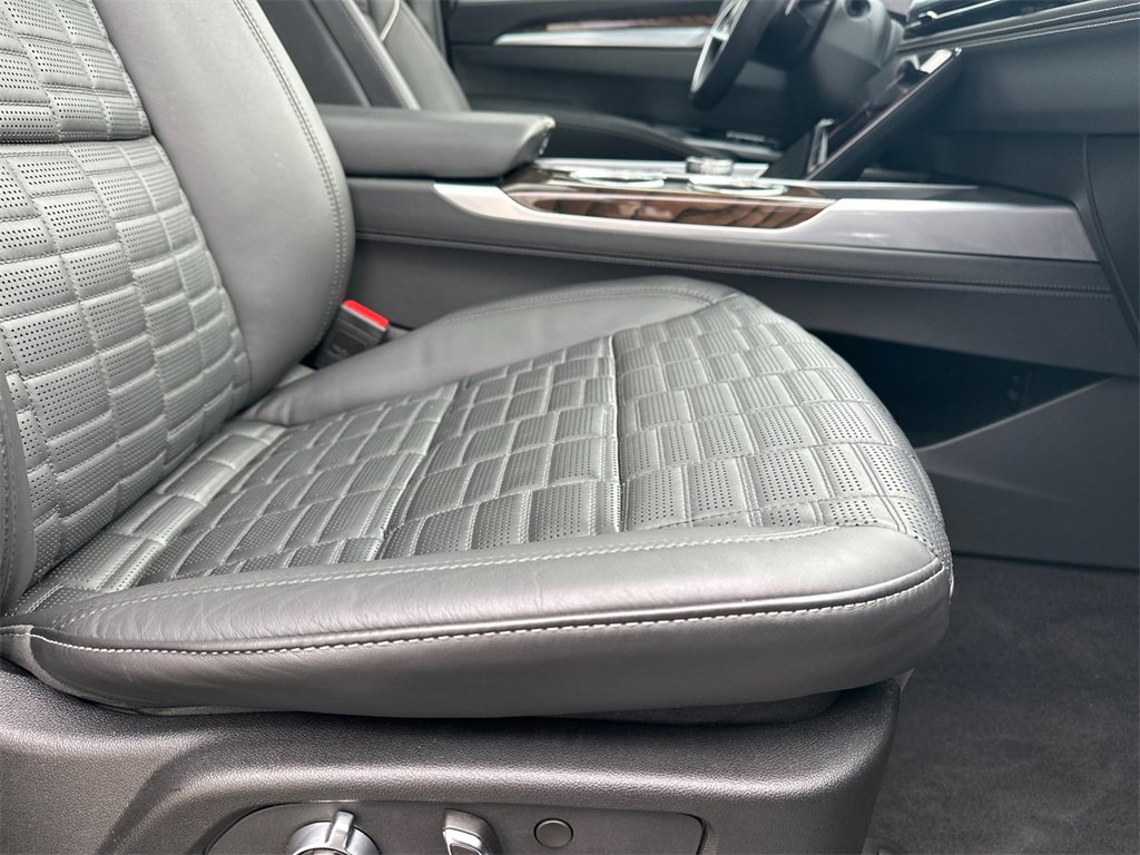 Used 2025 Cadillac Escalade Sport Platinum image 13