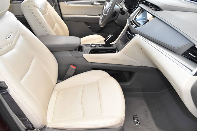 Used 2022 Cadillac XT5 Premium Luxury w/ LPO, Floor Liner Package AWD/4WD image 10