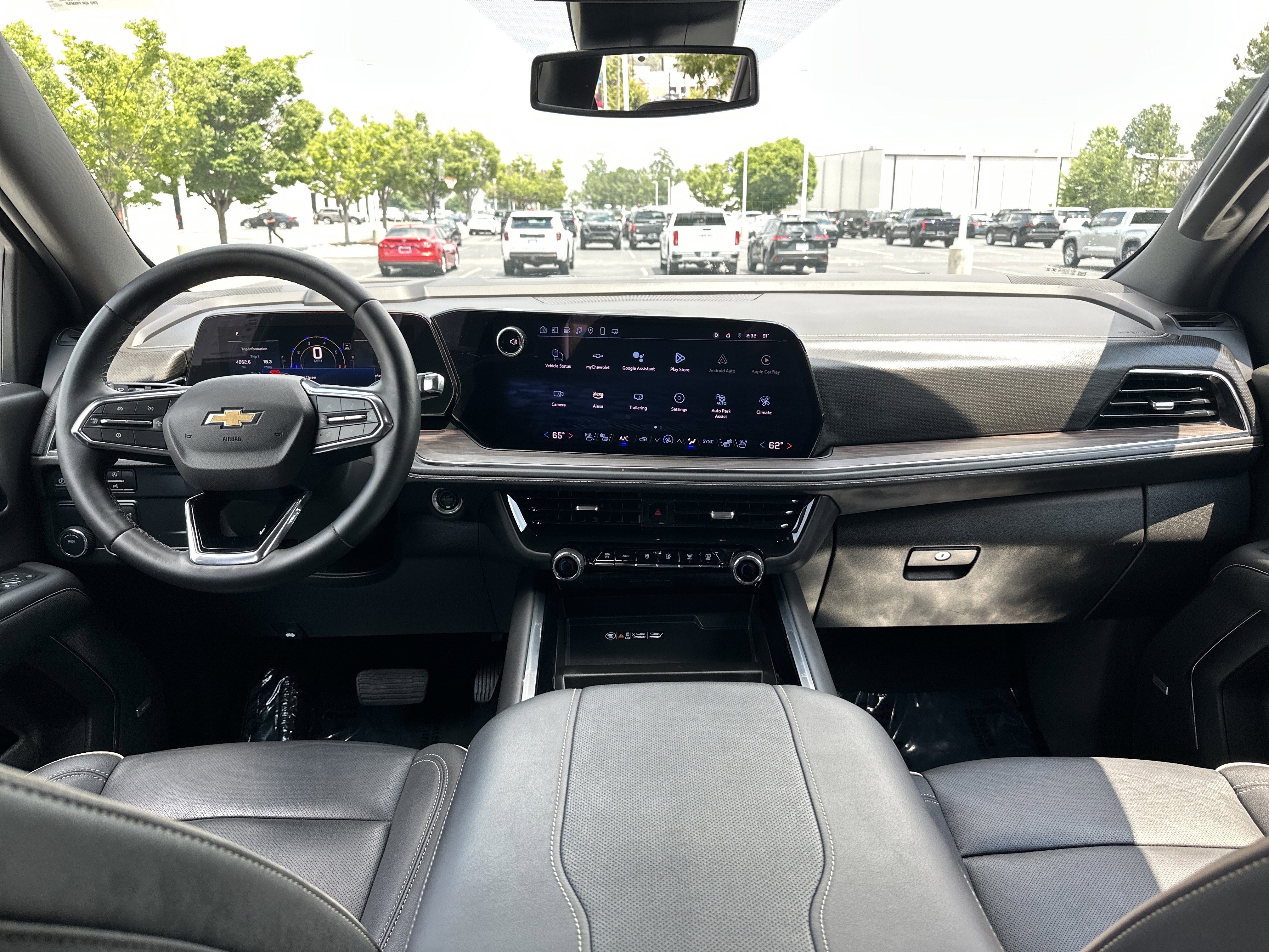Used 2025 Chevrolet Suburban Premier RWD image 29