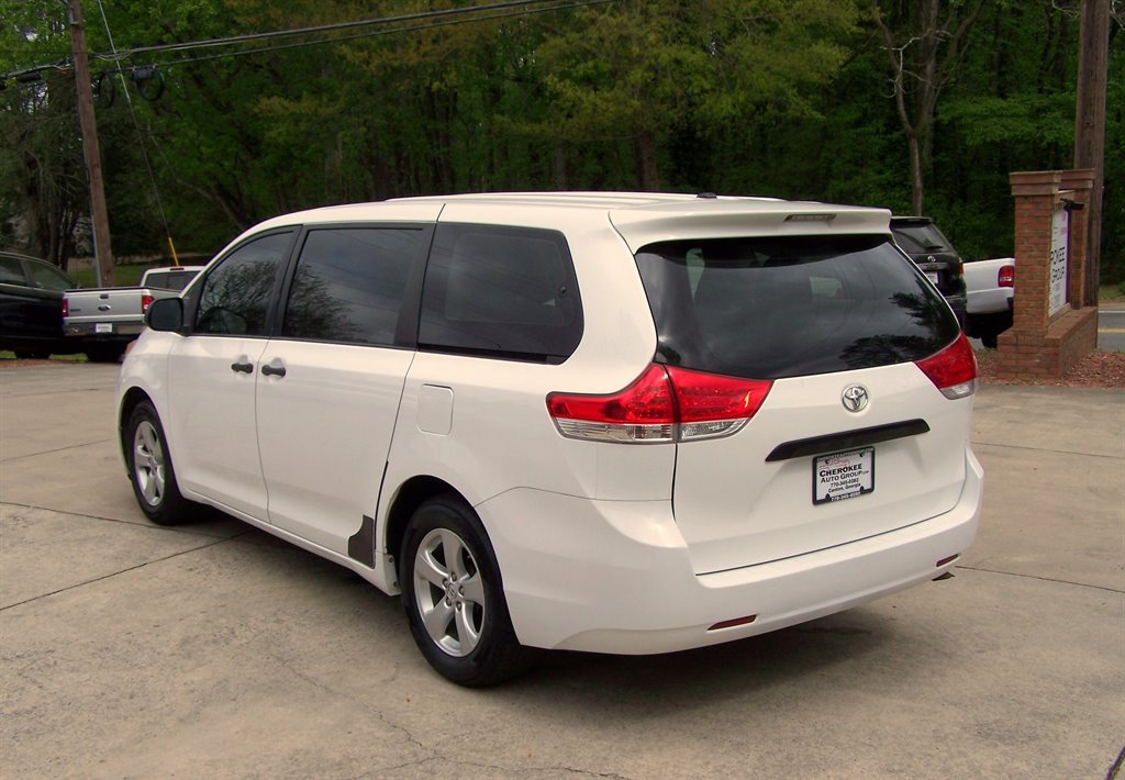 Used 2013 Toyota Sienna L FWD image 34