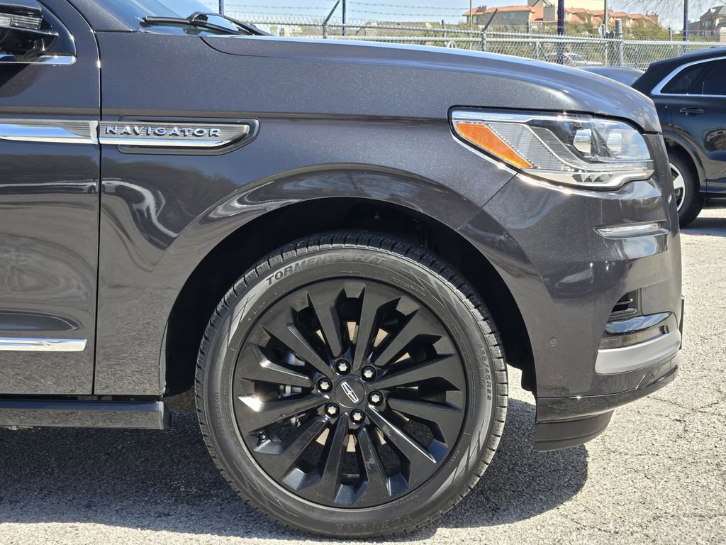 Used 2023 Lincoln Navigator Reserve image 13