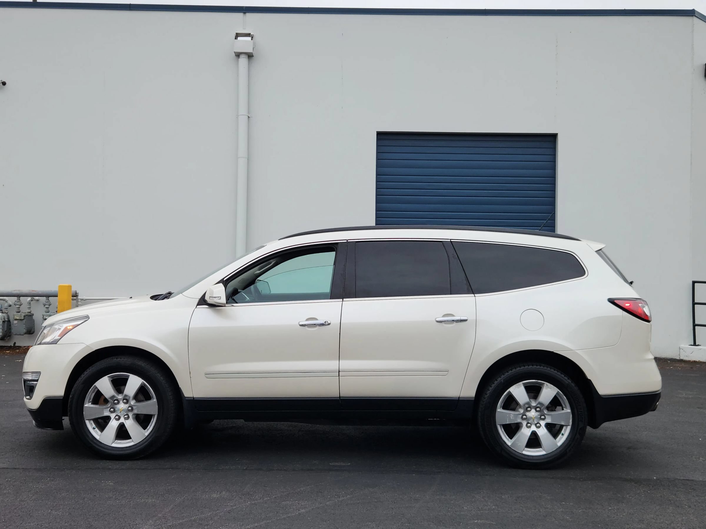 Used 2014 Chevrolet Traverse LTZ FWD image 2