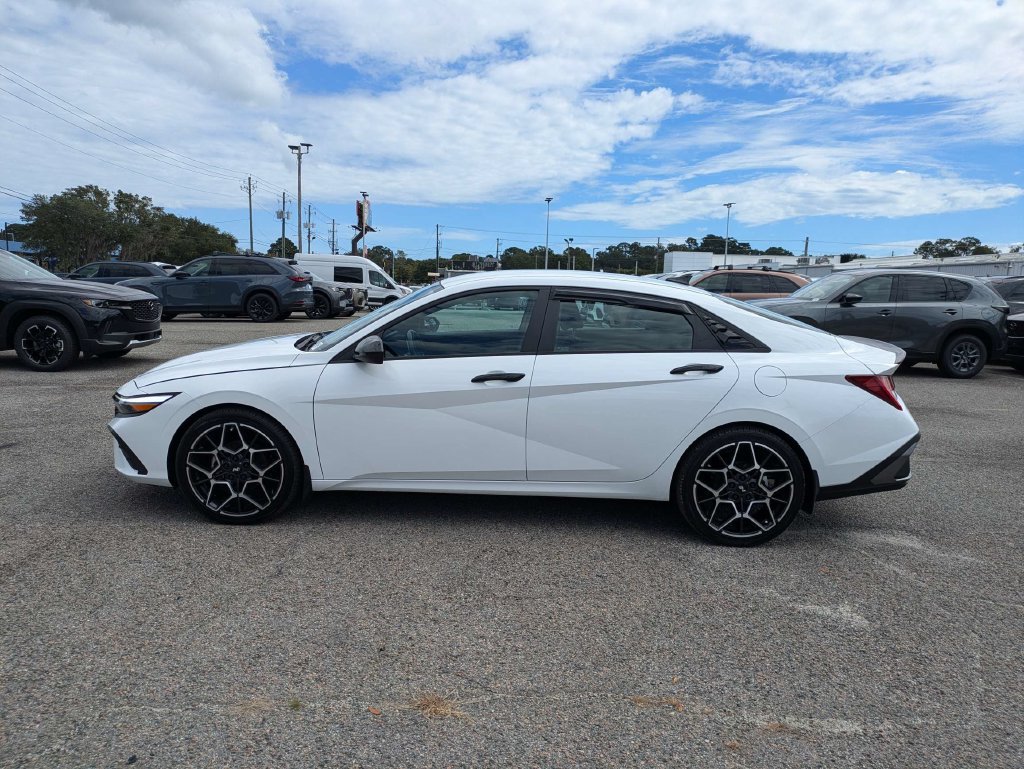 Used 2025 Hyundai Elantra SEL FWD image 7