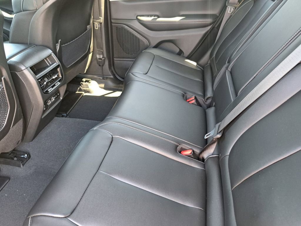 Used 2024 Jeep Grand Cherokee Limited AWD/4WD image 21