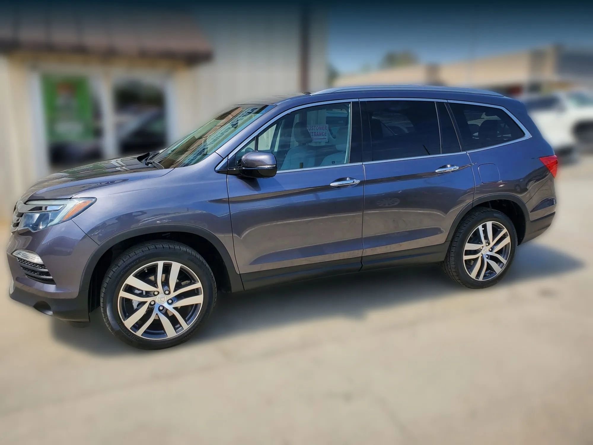 Used 2017 Honda Pilot Touring image 3