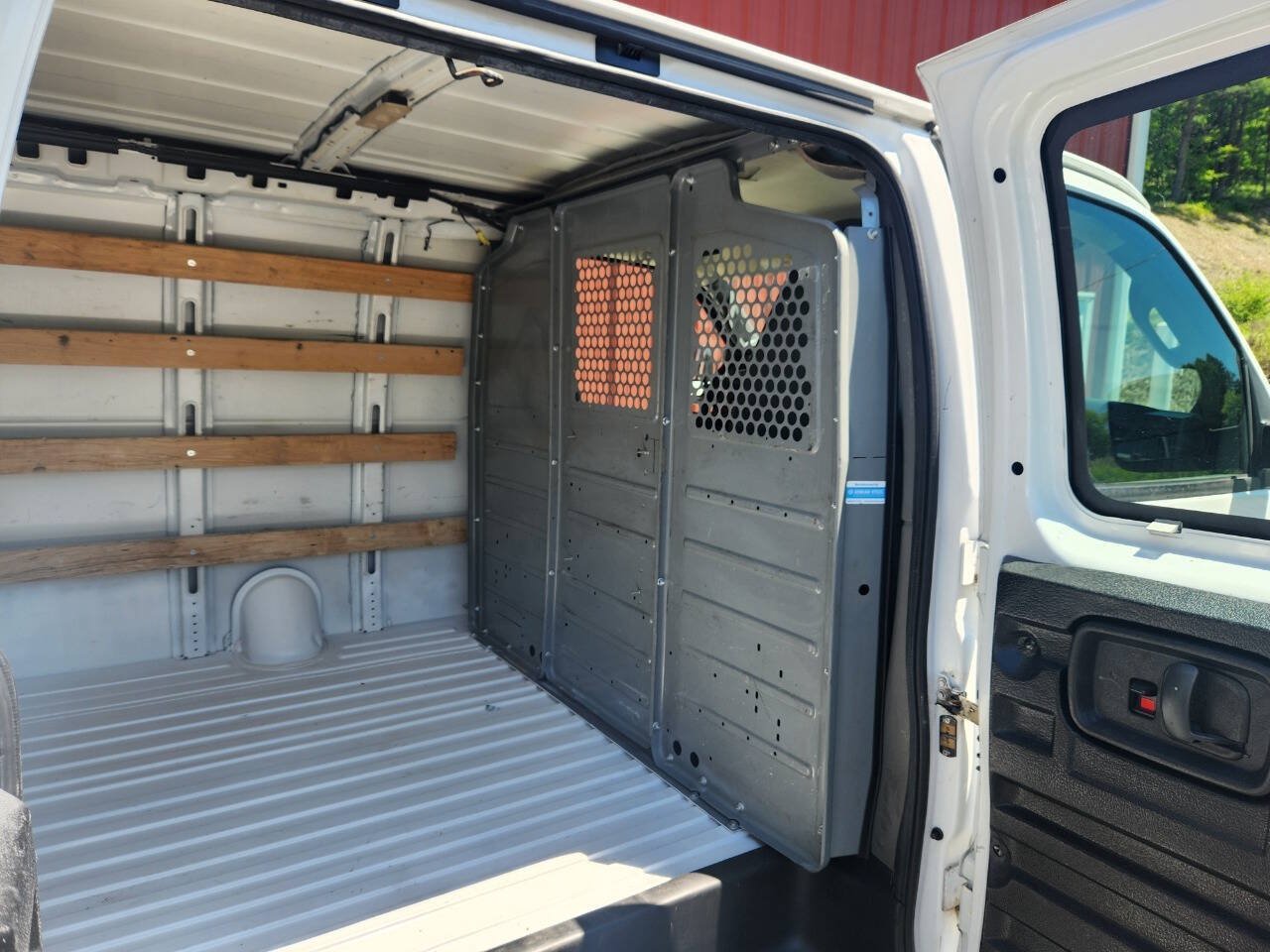 Used 2017 GMC Savana 2500 RWD image 10