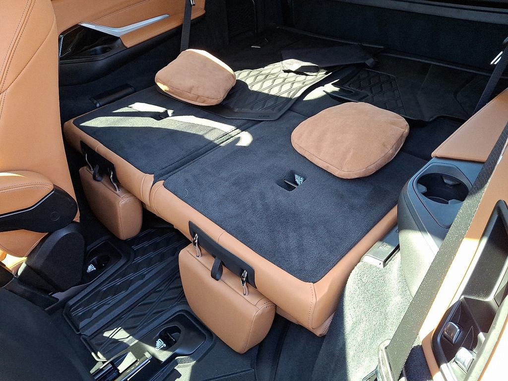 Used 2023 BMW X7 xDrive40i w/ Premium Package image 11