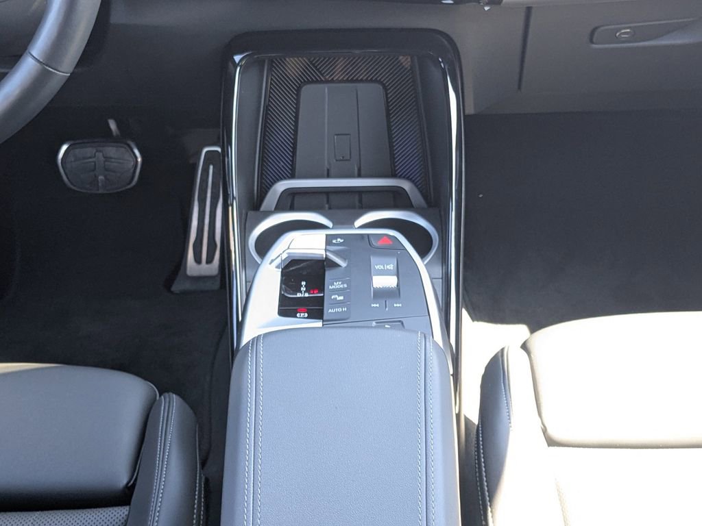 Used 2025 BMW X2 xDrive28i w/ M Sport Package AWD/4WD image 18