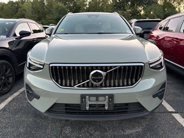 Used 2023 Volvo XC40 B5 Ultimate w/ Protection Package Premier AWD/4WD image 2