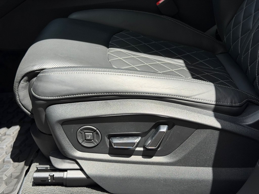 Used 2022 Audi SQ8 Prestige AWD/4WD image 29