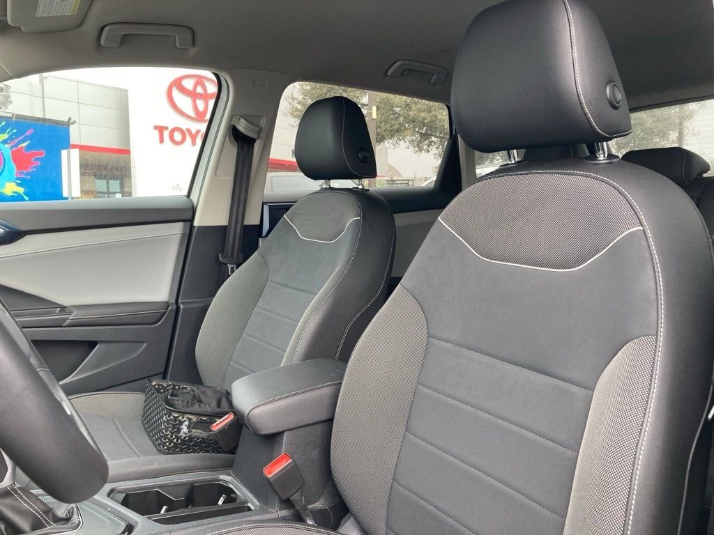 Used 2024 Volkswagen Taos SE FWD image 9