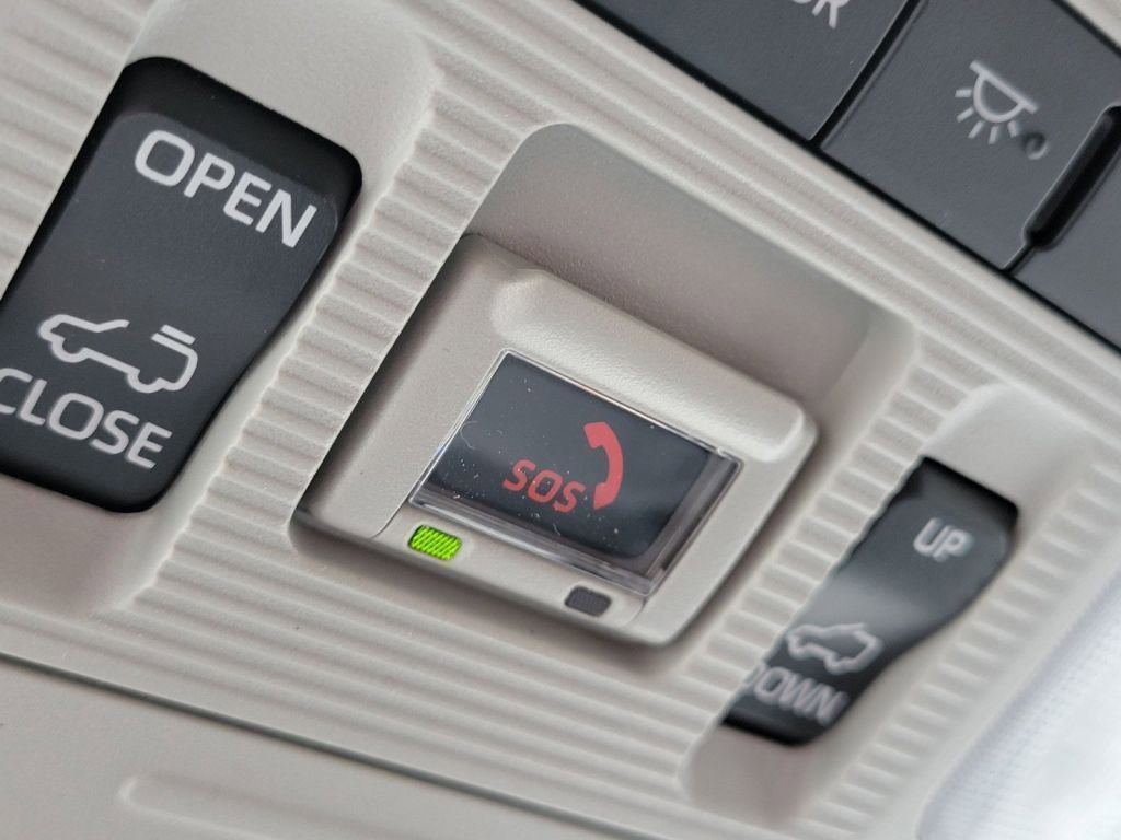 Used 2023 Toyota RAV4 Limited image 5