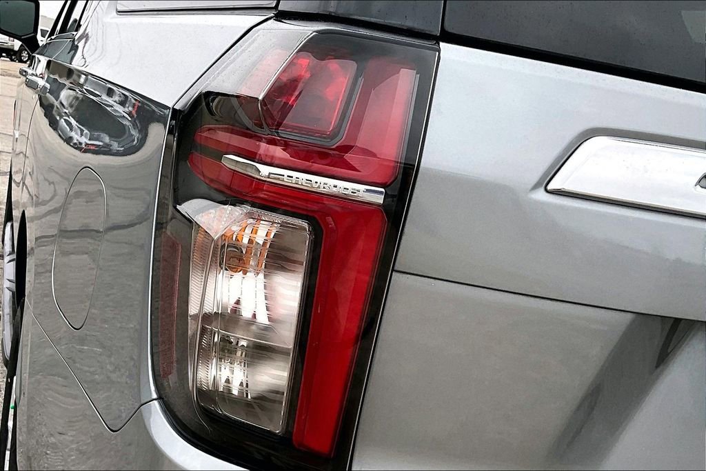 Used 2024 Chevrolet Suburban Premier image 23