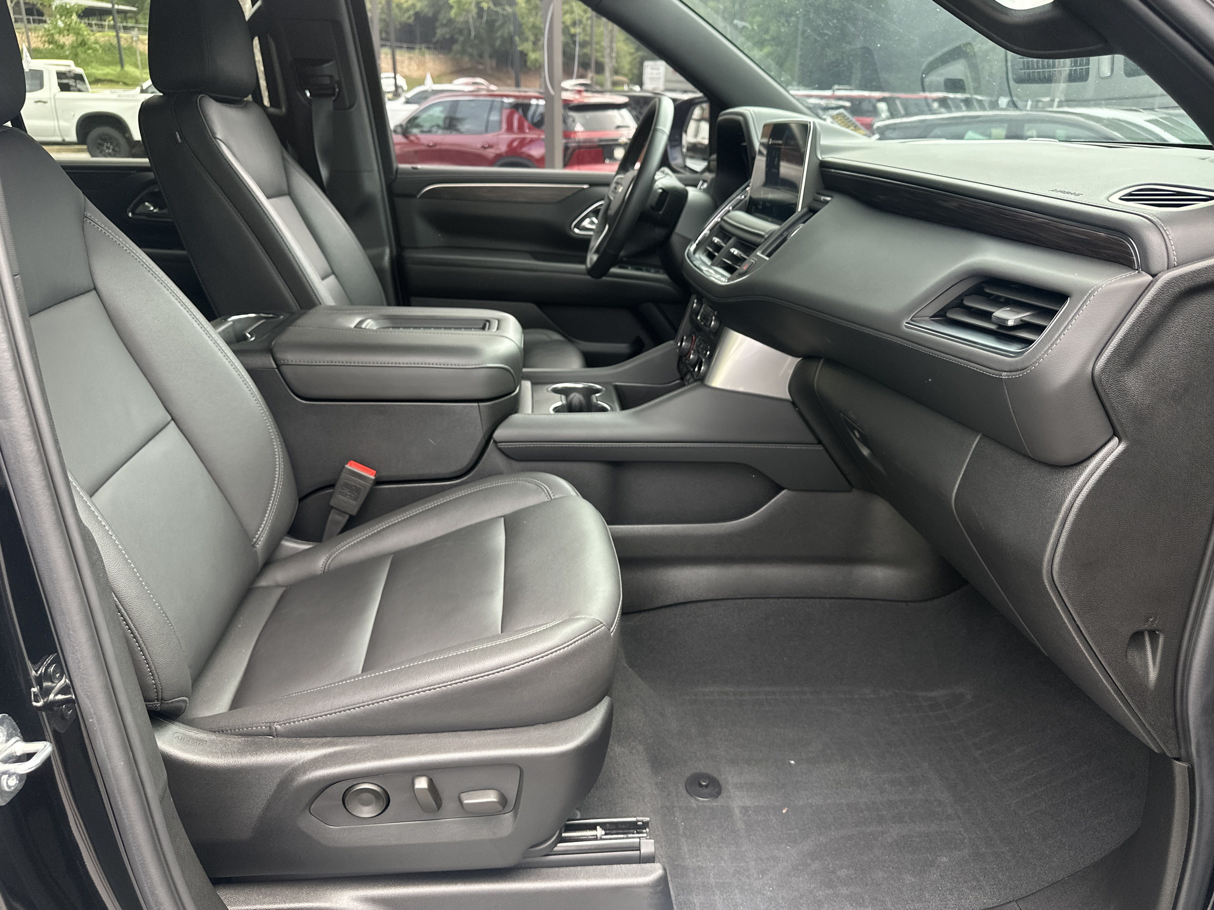 Used 2024 Chevrolet Tahoe LT w/ LT Signature Package AWD/4WD image 14