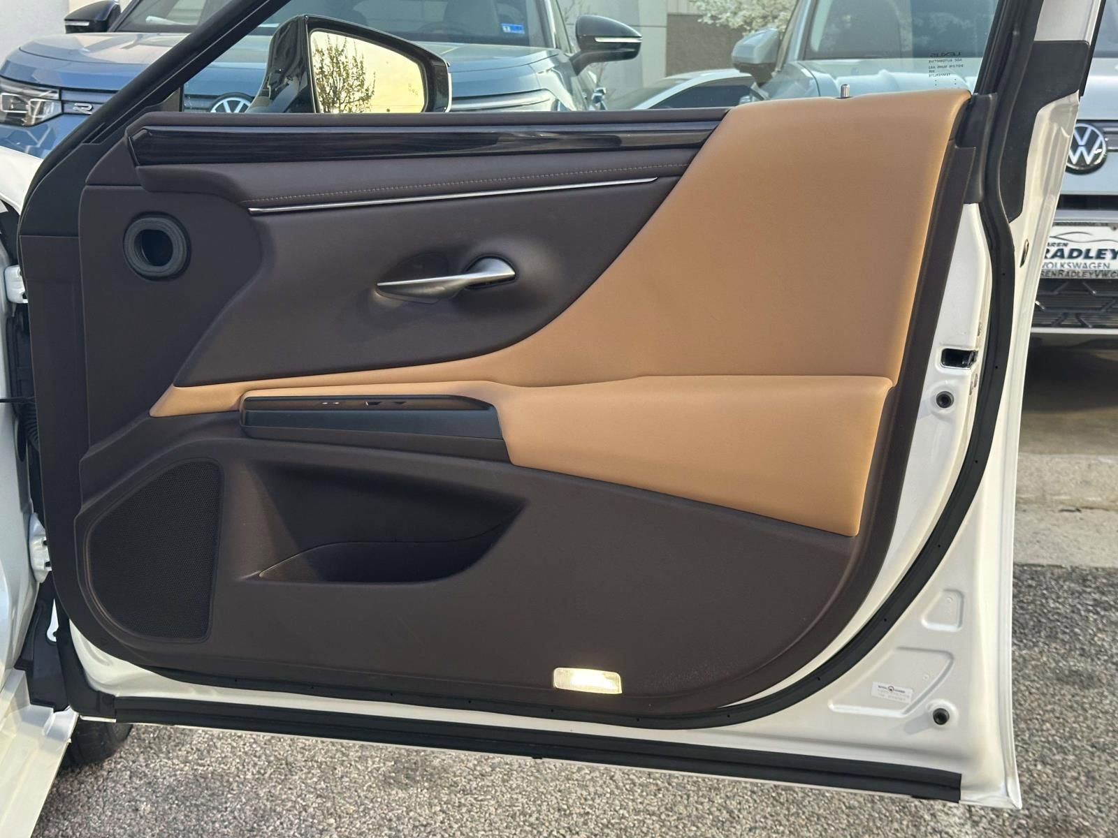 Used 2020 Lexus ES 350 w/ Premium Package image 9