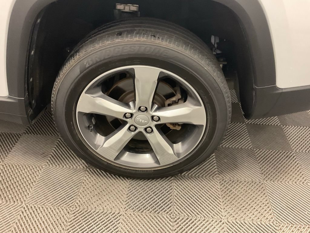 Used 2021 Jeep Grand Cherokee L Limited AWD/4WD image 9