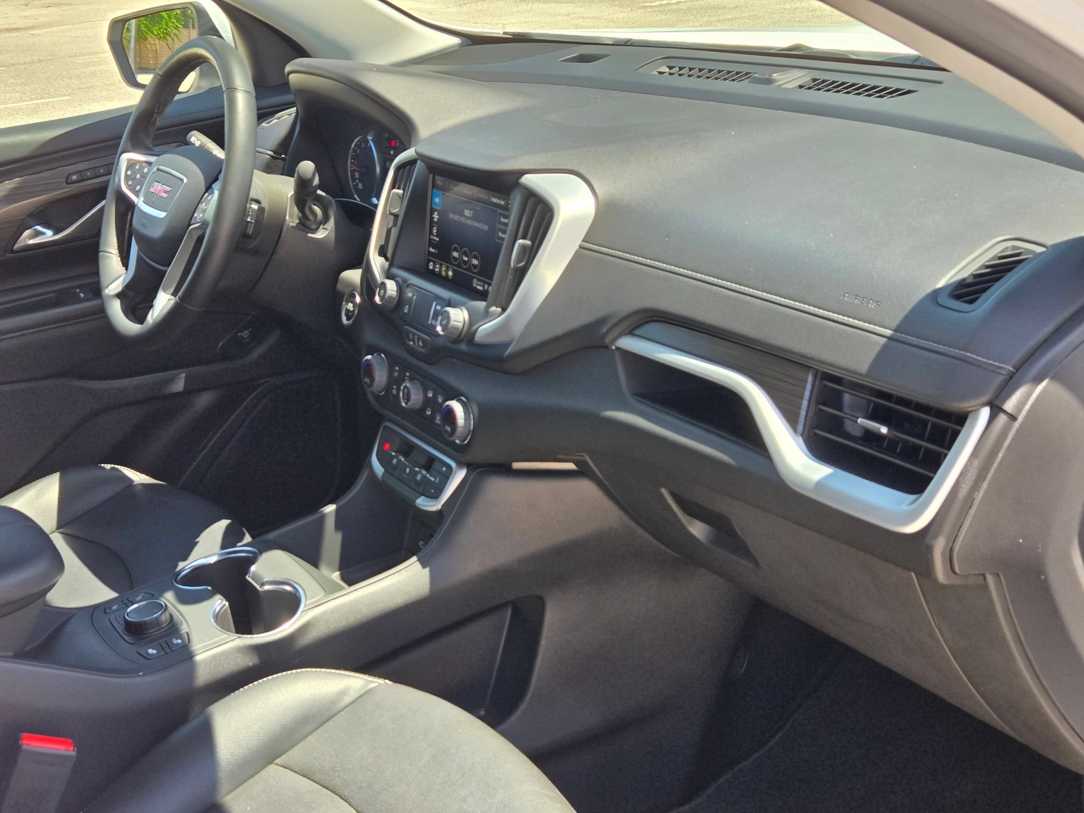 Used 2024 GMC Terrain SLT AWD/4WD image 30