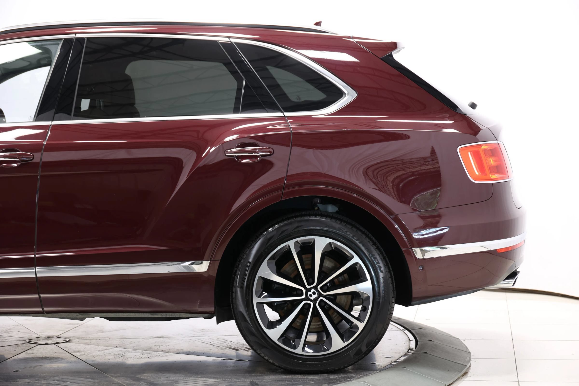 Used 2018 Bentley Bentayga AWD/4WD image 8