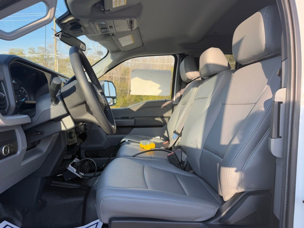 New 2025 Ford F450 XL w/ XL Chrome Package image 27