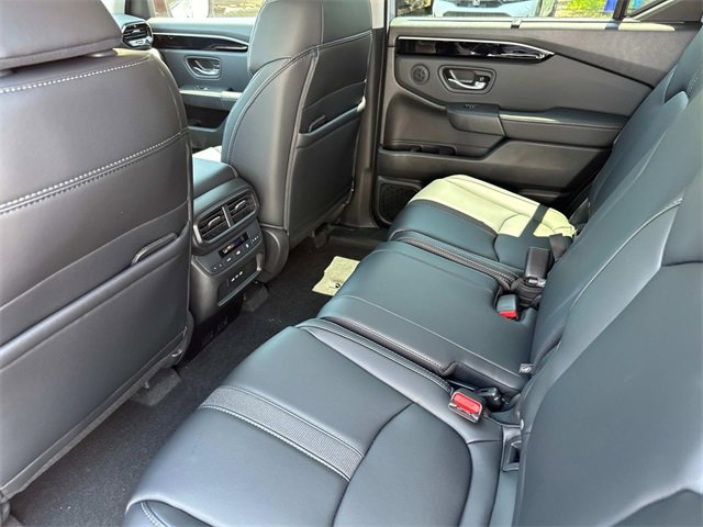 New 2025 Honda Pilot Touring image 14