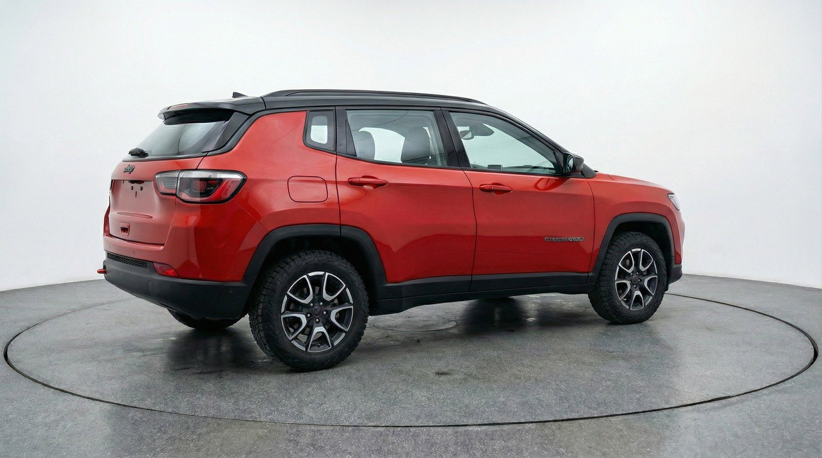 Used 2025 Jeep Compass Trailhawk image 9
