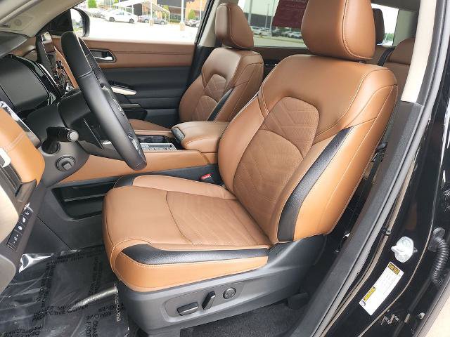 Certified 2025 Nissan Pathfinder Platinum w/ Cargo Package FWD image 13