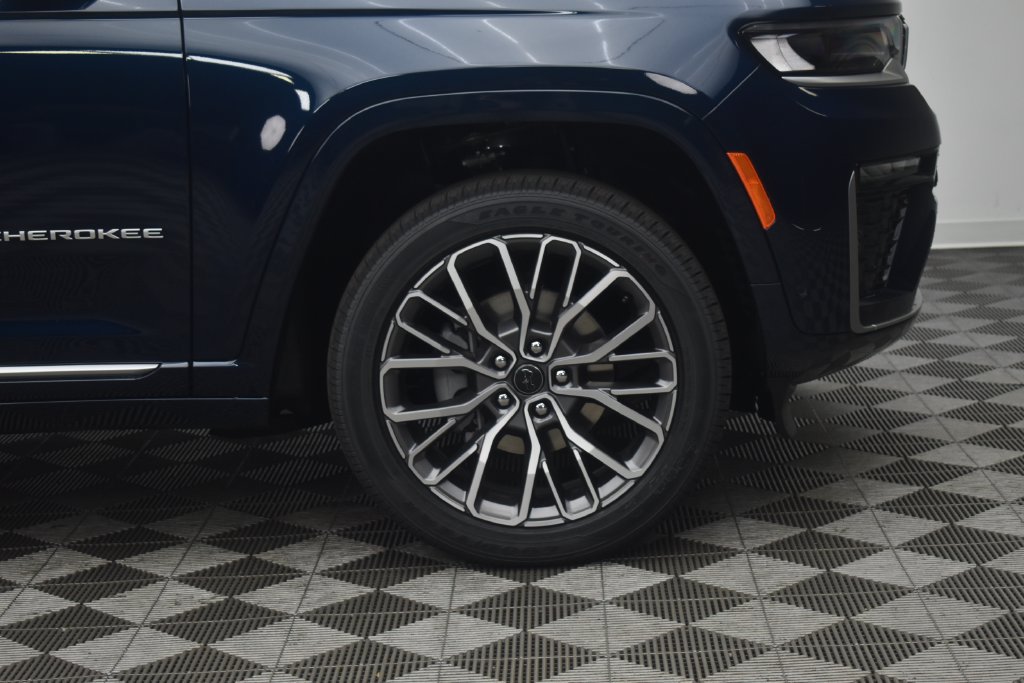New 2027 Jeep Grand Cherokee Summit AWD/4WD image 6