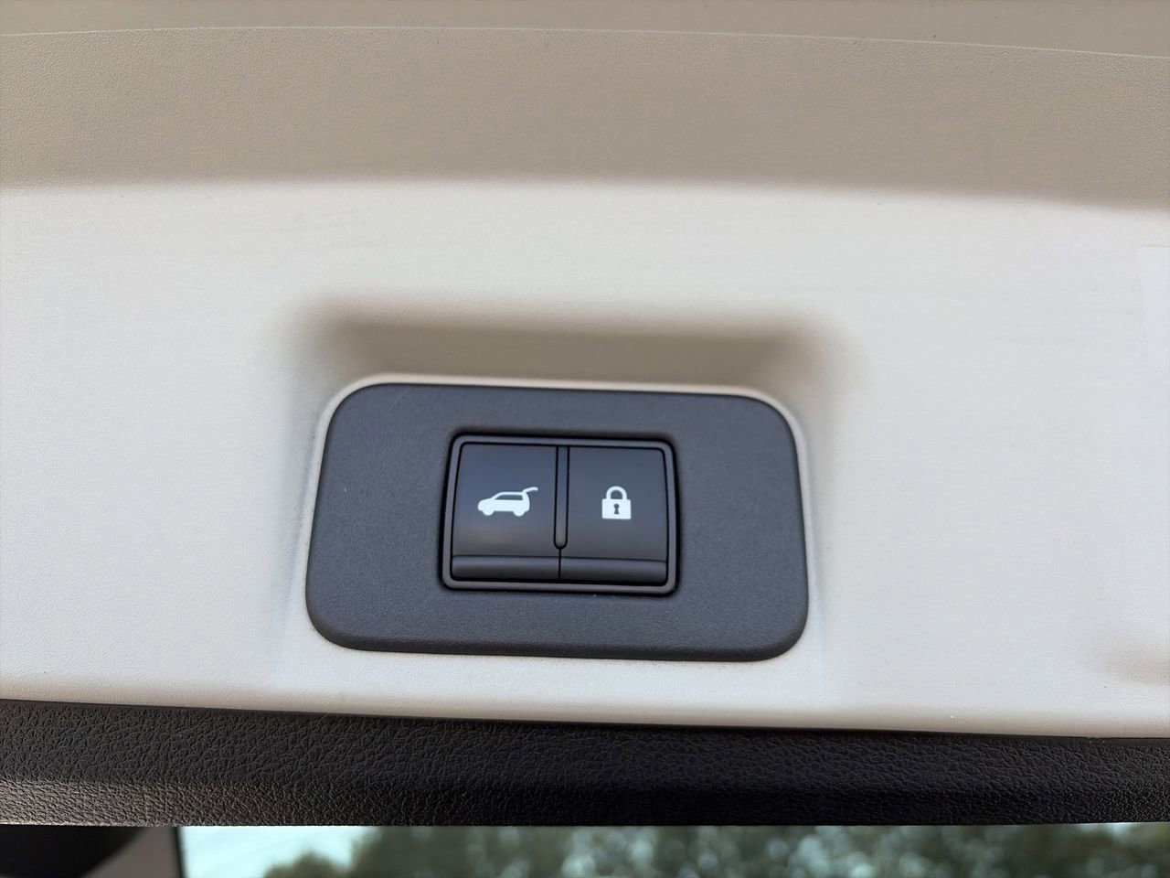 Certified 2024 Nissan Ariya FWD image 12