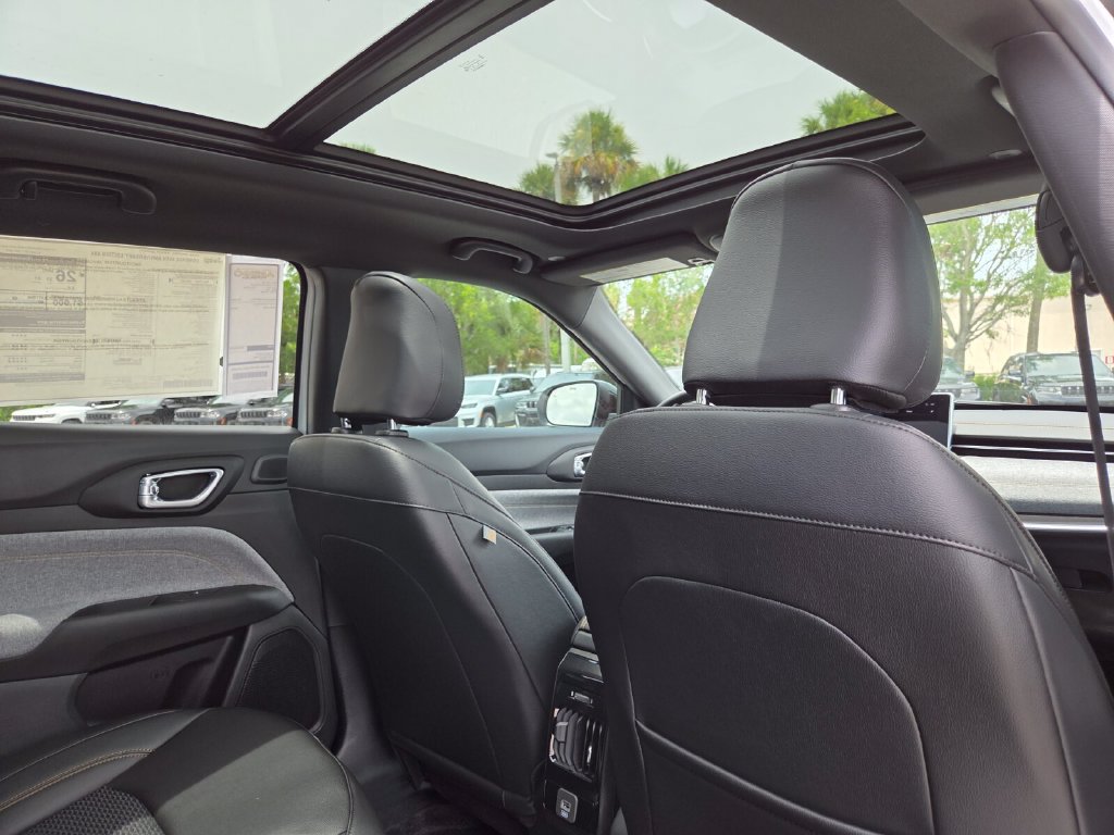 New 2026 Jeep Compass Latitude AWD/4WD image 17