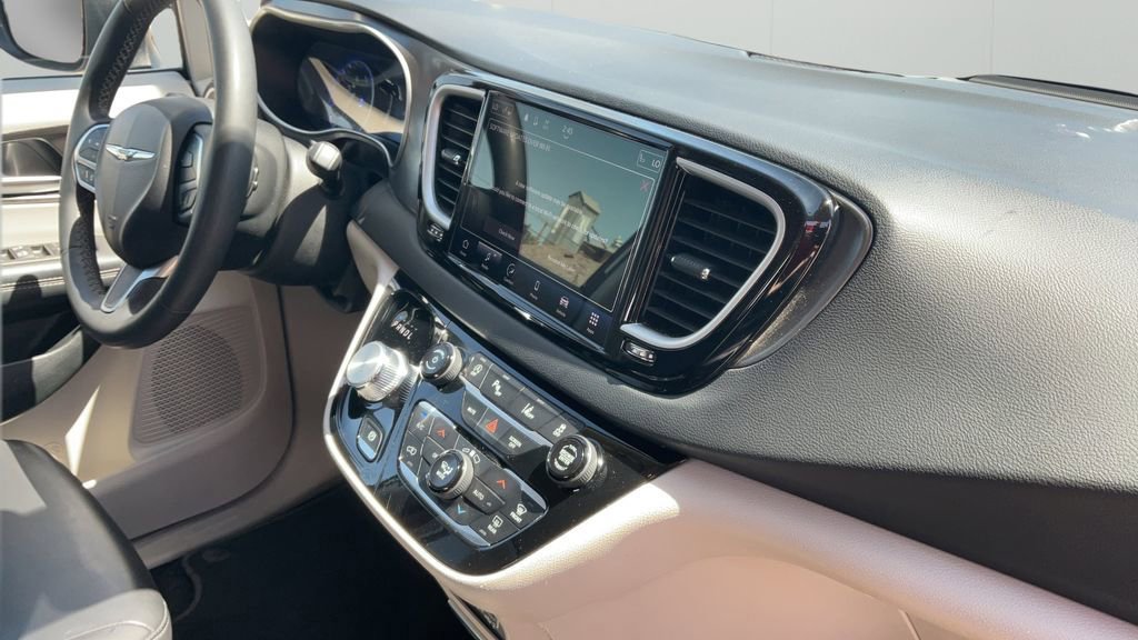 Used 2023 Chrysler Pacifica Touring-L FWD image 36