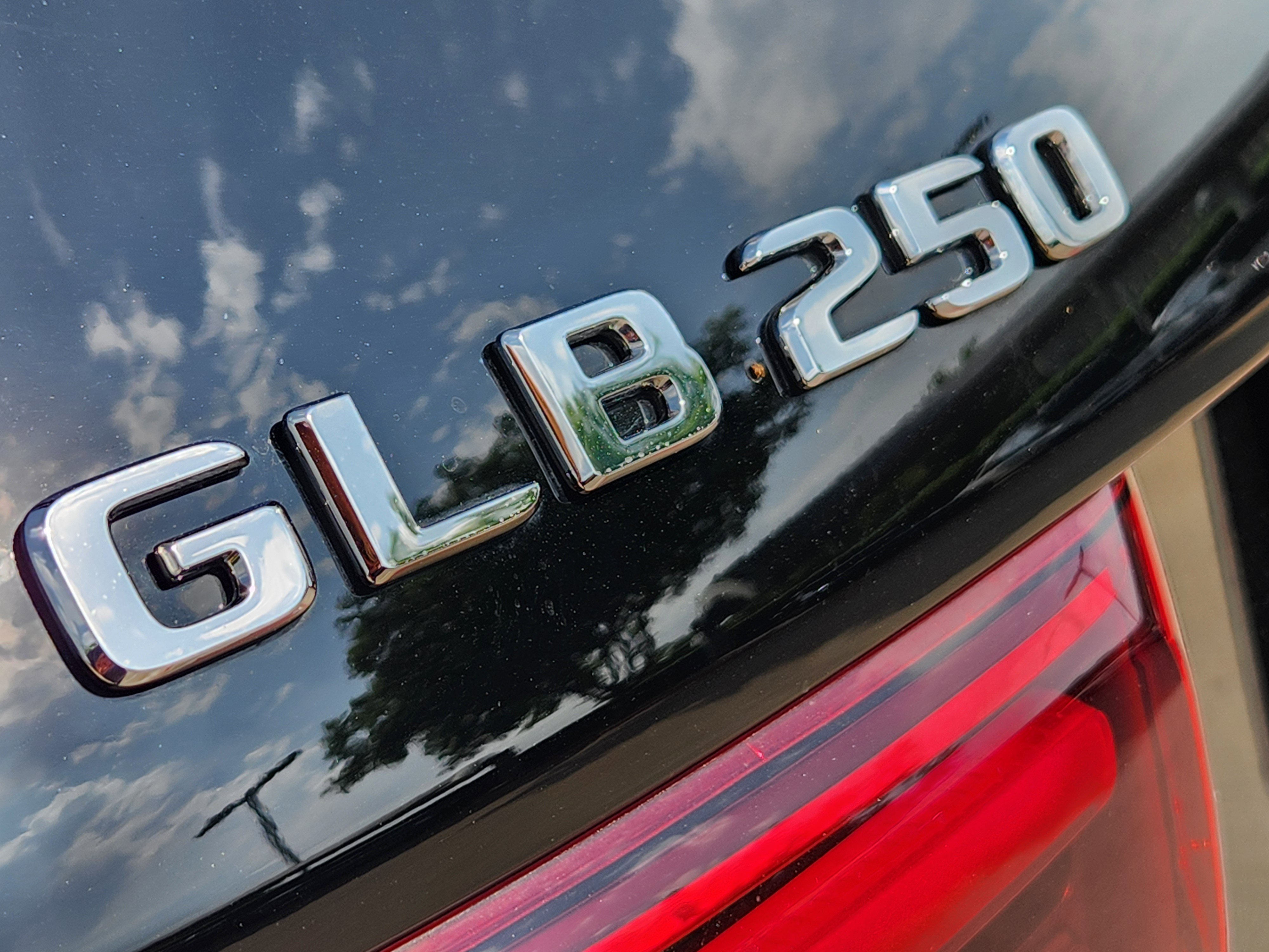 Used 2025 Mercedes-Benz GLB 250 image 29
