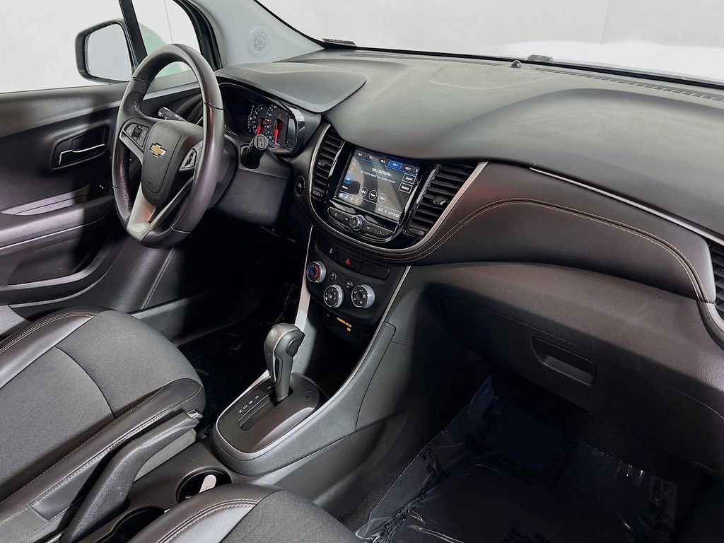 Used 2019 Chevrolet Trax LT w/ LT Convenience Package AWD/4WD image 24