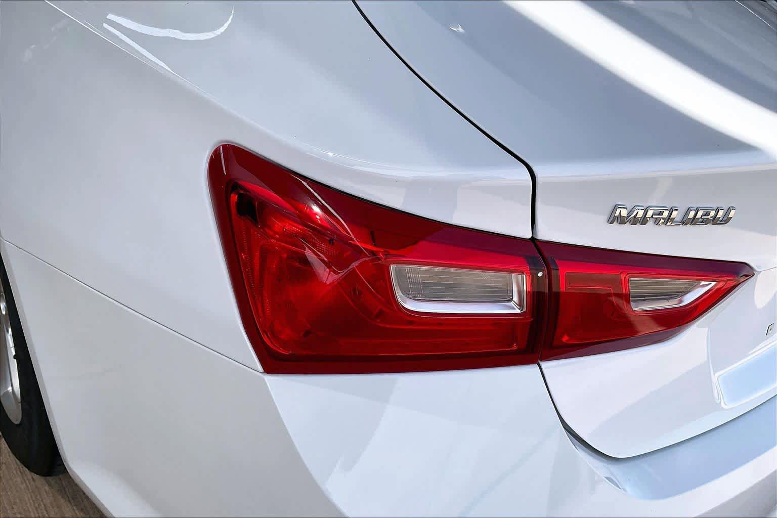 Used 2021 Chevrolet Malibu LS FWD image 28